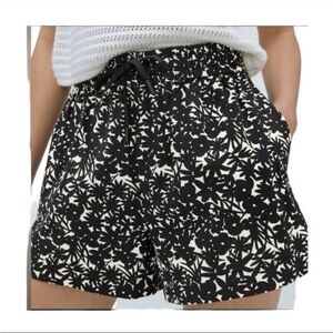 Everlane The Seersucker Cotton Black and White Boxer Shorts